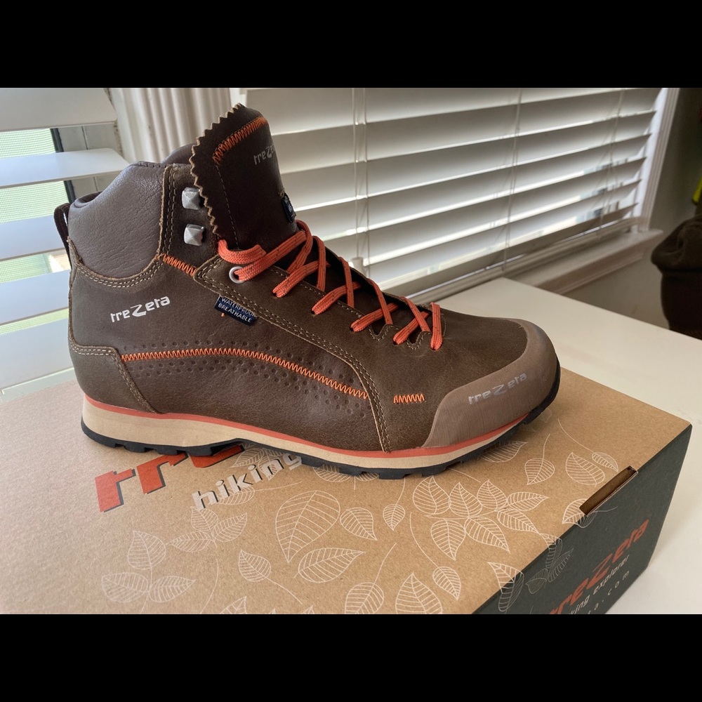 Trekking/ hiking boots